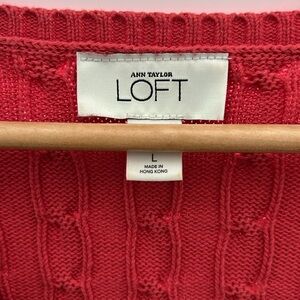 Women’s Ann Taylor Loft V-Nexk Sweater. Excellent condition